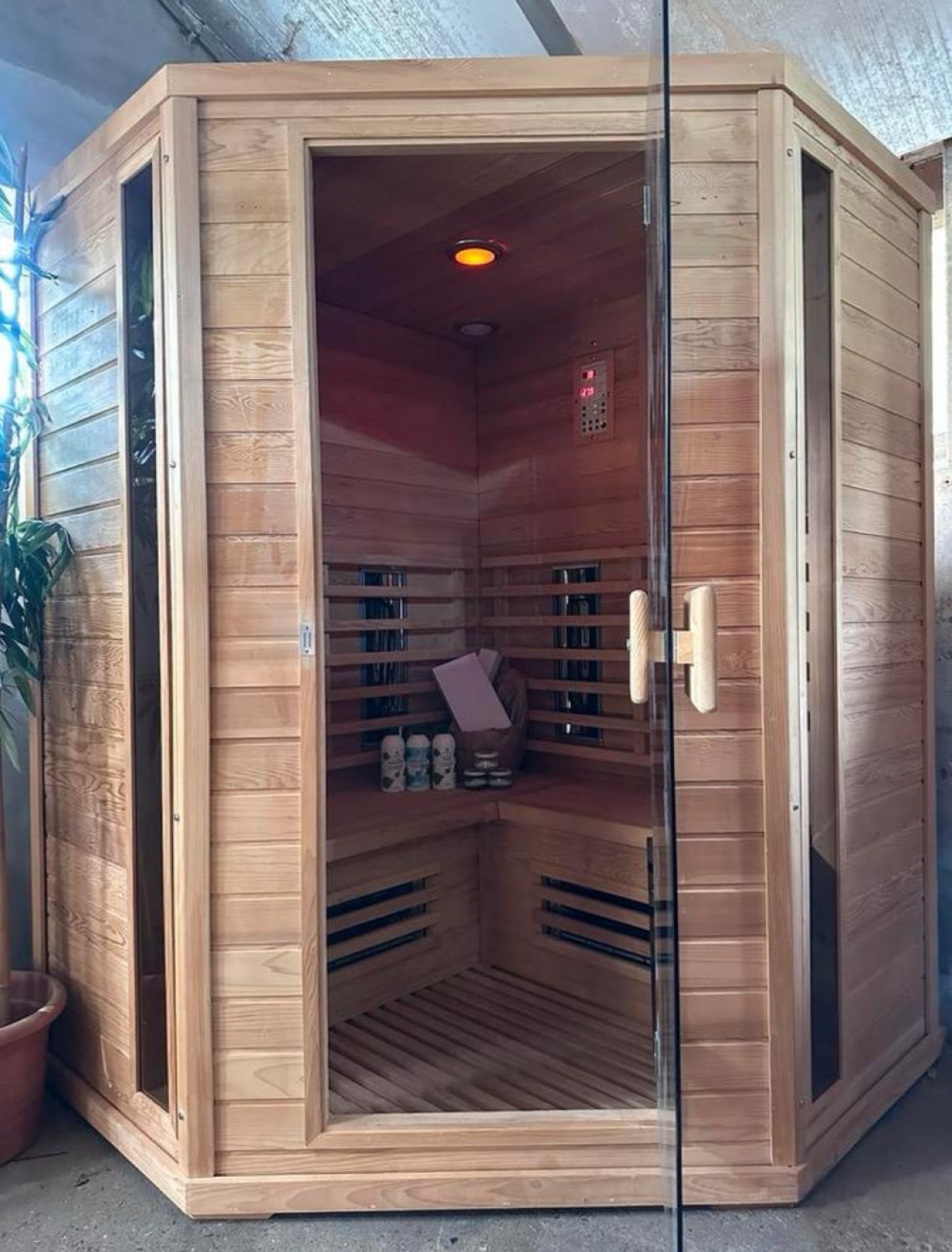COMBI SAUNA MET LANGE GOLF STRALERS + FINSE OPGIETKACHEL - BHREM